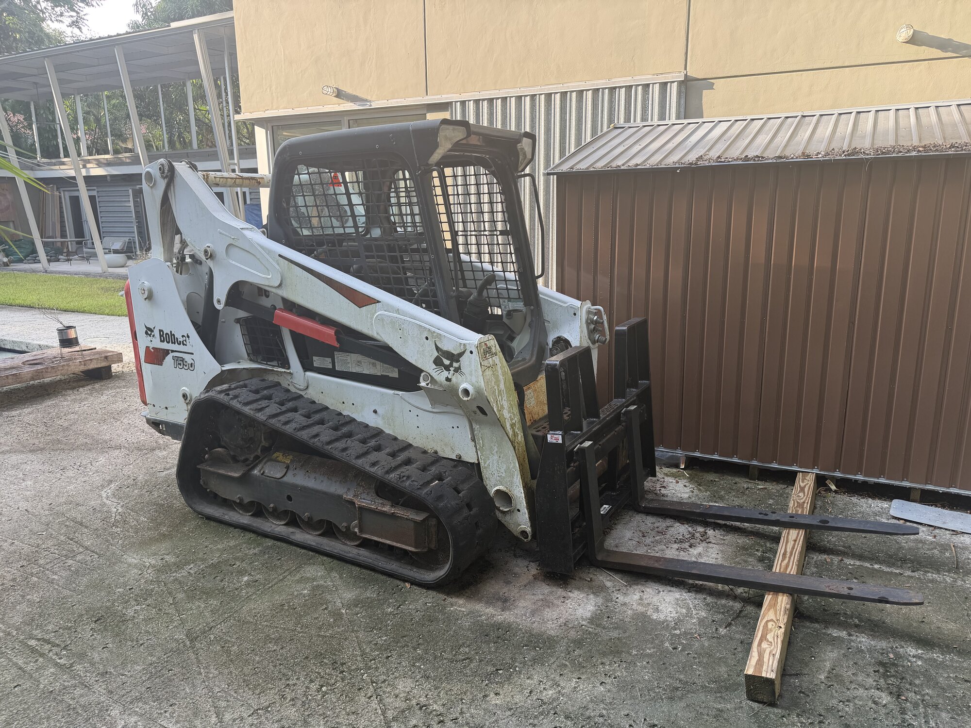 2020 Bobcat T590, left side, Coconut Grove